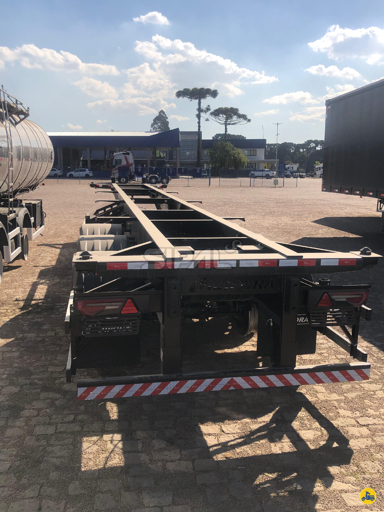 CARRETA SEMI-REBOQUE PORTA-CONTAINER SIPAL Implementos - NOMA SAO JOSE DOS PINHAIS PARANÁ PR